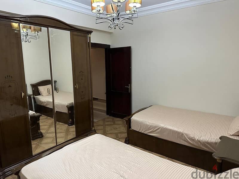 Apartment for rent El Yasmeen 200 M 3 bedrooms 5