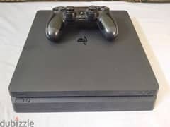 PS4 Console with one controller 0