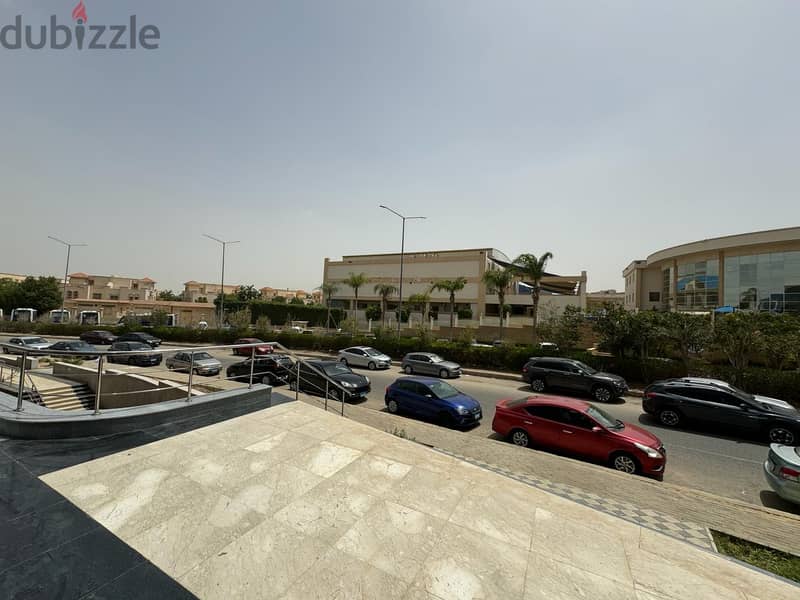 مكتب للايجار 71 متر مساحة مفتوحه متشطب بالكامل وبالتكيفات بالقرب من سعودى ماركت 9