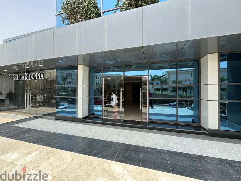 مكتب للايجار 71 متر مساحة مفتوحه متشطب بالكامل وبالتكيفات بالقرب من سعودى ماركت 11