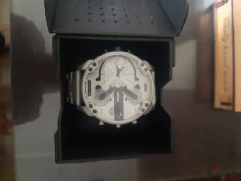 للبيع ساعة ديزل اوريجنال جديدة لم تستخدم يأستيك استانلس فضى 1