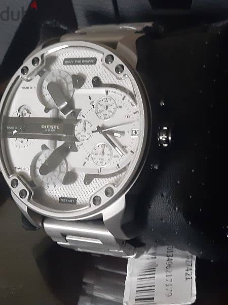 للبيع ساعة ديزل اوريجنال جديدة لم تستخدم يأستيك استانلس فضى 2