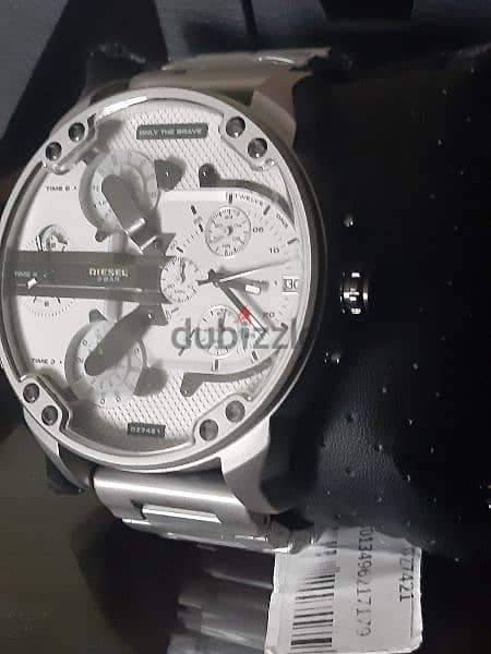 للبيع ساعة ديزل اوريجنال جديدة لم تستخدم يأستيك استانلس فضى 17