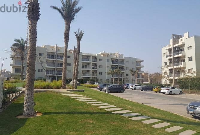 شقة 134م للبيع بكمبوند ادريس في الشيخ زايد متشطبة بالتكييفات فيو مميز 1