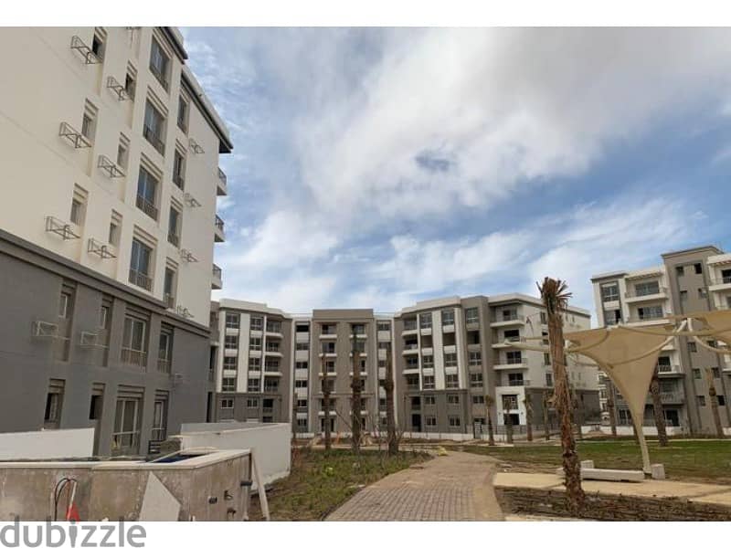 for sale apartment 130m  prime location in Marasem - fifth square   under market price , view landscape 1
