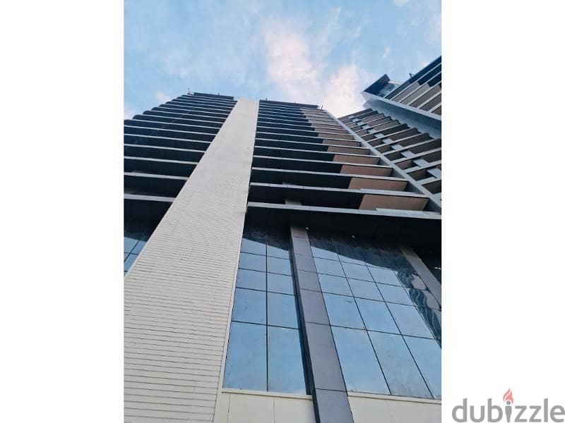 Corner apartment, finished with air conditioners, first floor, in installments, 165 m 1