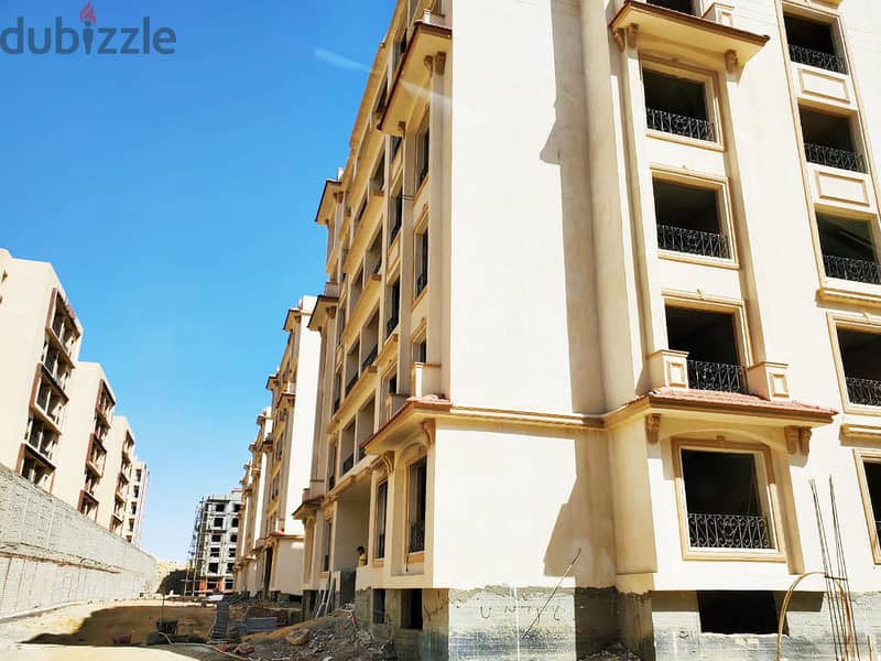 Apartment for sale - The Pearl Compound (Fifth Settlement) - with an area of ​​176 full meters, the third floor, and the property has 6 floors and con 5