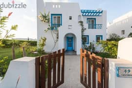 Townhouse for sale on the sea, fully finished, with air conditioners and kitchen, in Mountain View Coast, next to Hacienda