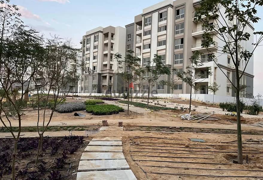 Apartment for sale in interest-free installments minutes from the American University and next to Mivida in Hyde Park Compound, Fifth Settlement 9