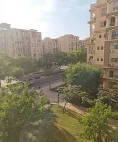 شقة بحري مش مجروحة علي ڤيو مفتوح بجانب خدمات