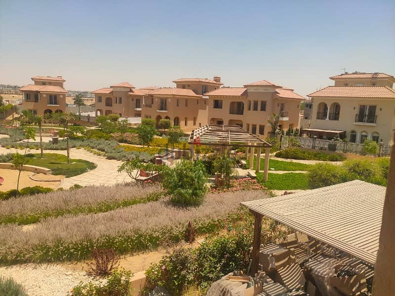 6-bedroom villa Standalon, 427 m prime location ,ready to move  at hot price in Hyde Park Compound, Fifth Settlement, New Cairo 5