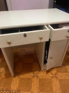 مكتب خشبي ابيض اللون 0