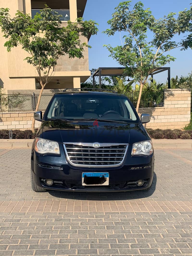 Chrysler Town and Country 2010 5
