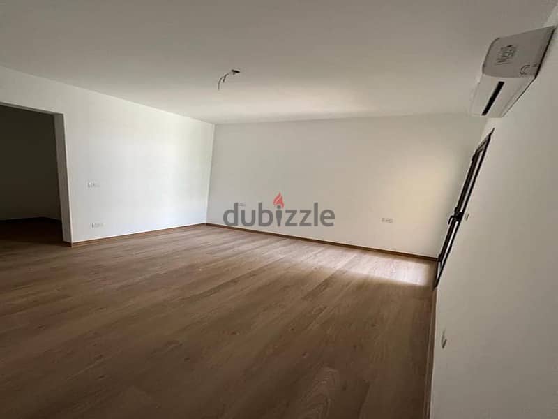 Apartment 205 meters,ready to move,fully finished, with air conditioners, for sale in Fifth Square Compound, Fifth Square Compound 7