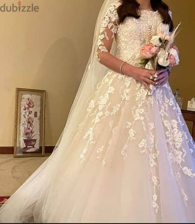 wedding dress for rent. ( فستان زفاف لقطه مستورد من تركيا)