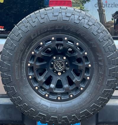 BLACK RHINO (R17) :With tyres