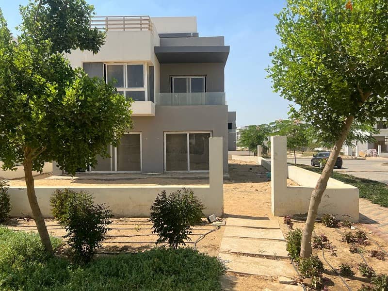 for sale Villa 380m modern view park and pocket landscape  in compound  hyde park ready to move 1