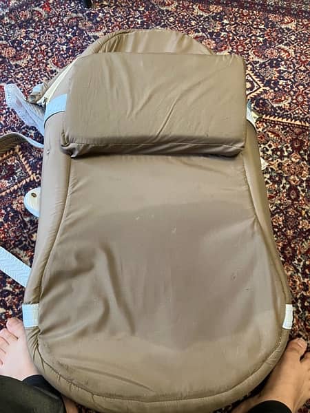 baby carrycot 1