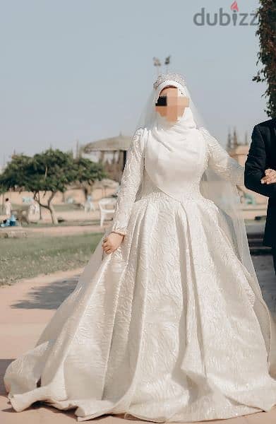 فستان زفاف ابيض بالطرحه و البادي 1