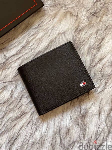 Tommy Hilfiger wallet with box and bag  توصيل فوري خلال 24 ساعه 0