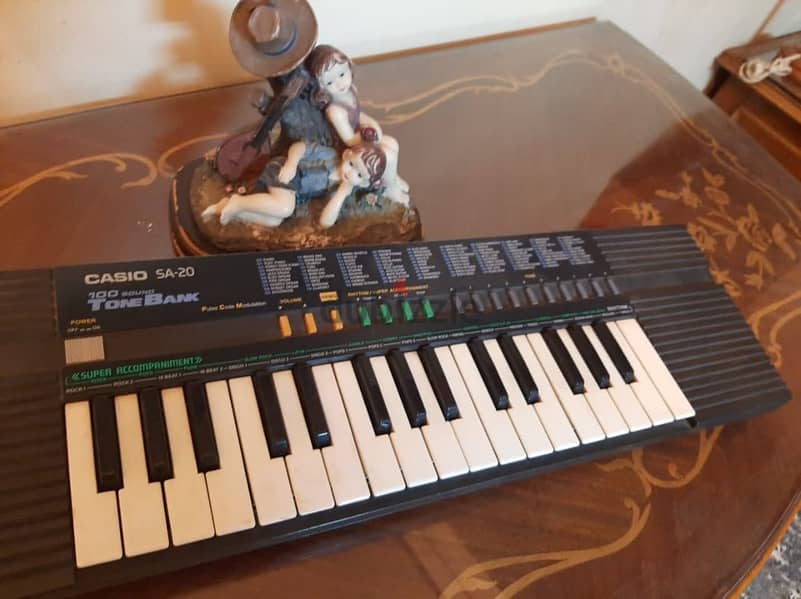 أورج CASIO كوري أصلي أكثر من 100 ايقاع وأله موسيقية مدمجة . 32 مفتاح 12