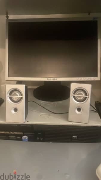 samsung monitor 17 inches and speakers and computer desk 0