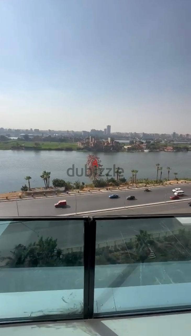 For sale, first row hotel apartment on the Nile, fully finished, with air conditioners and furnishings, immediate receipt in installments over 5 years 5