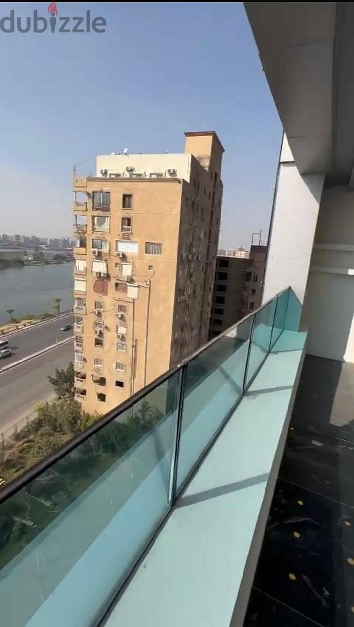 For sale, first row hotel apartment on the Nile, fully finished, with air conditioners and furnishings, immediate receipt in installments over 5 years 9