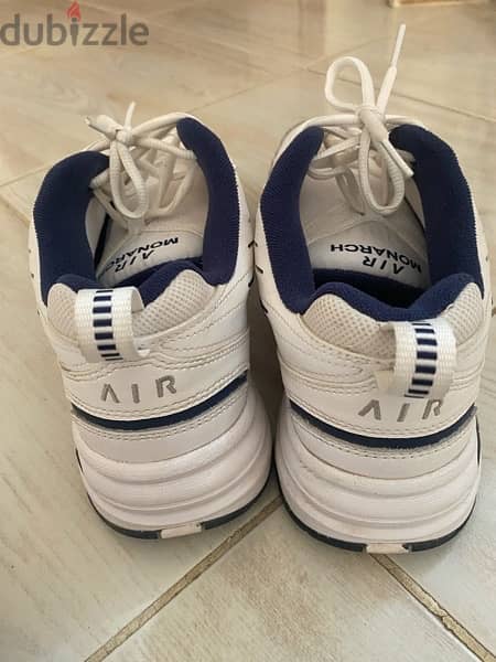 An original nike air monarch shoes coming from USA size 42 or 43 1