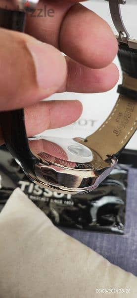 ساعة تيسوت اوتوماتيك سويسري اصلي استخداممرات قليله بالعلبه والكتالوجات 5
