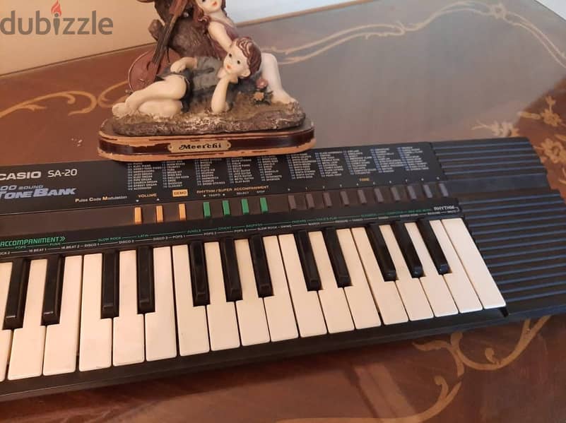 أورج CASIO كوري أصلي أكثر من 100 ايقاع وأله موسيقية مدمجة . 32 مفتاح 10