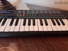 أورج CASIO كوري أصلي أكثر من 100 ايقاع وأله موسيقية مدمجة . 32 مفتاح