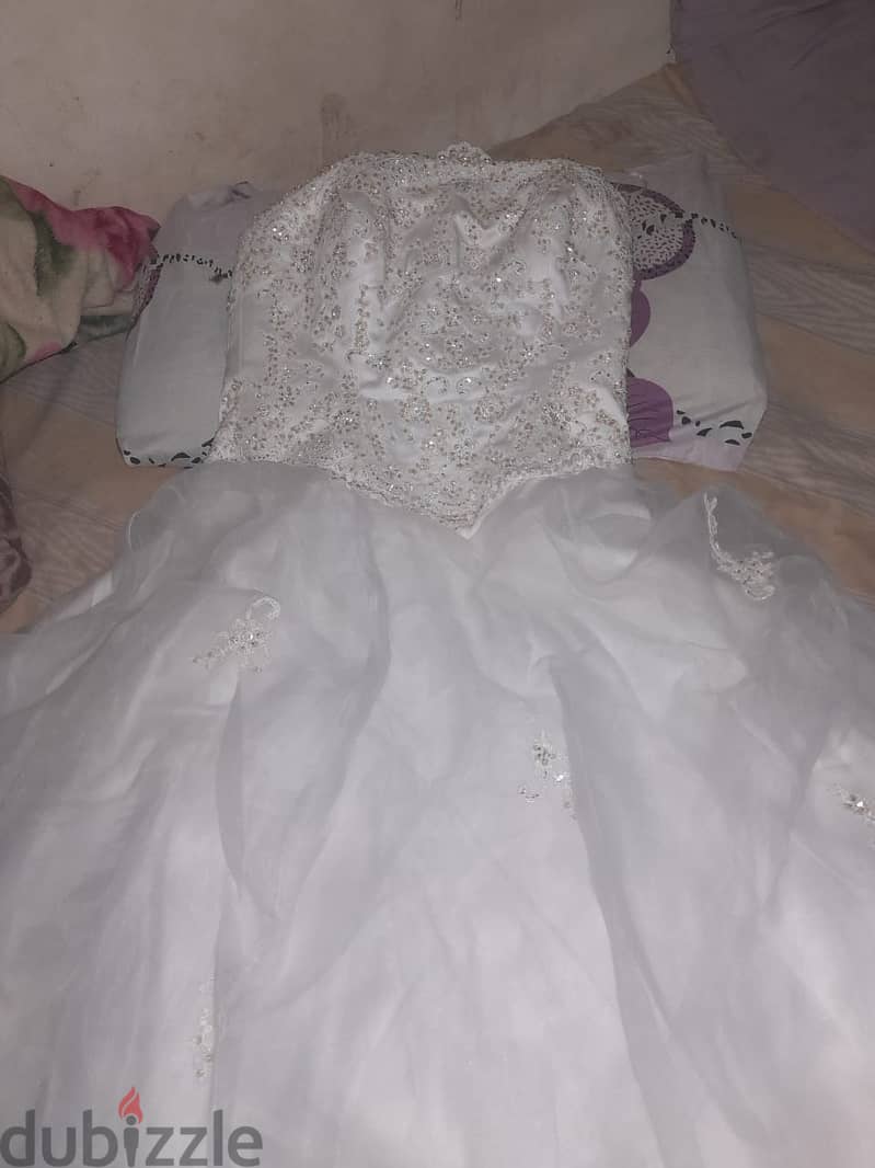 فستان زفاف دخله 0