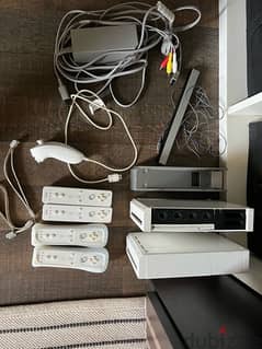 2 wii with 4 romotes used