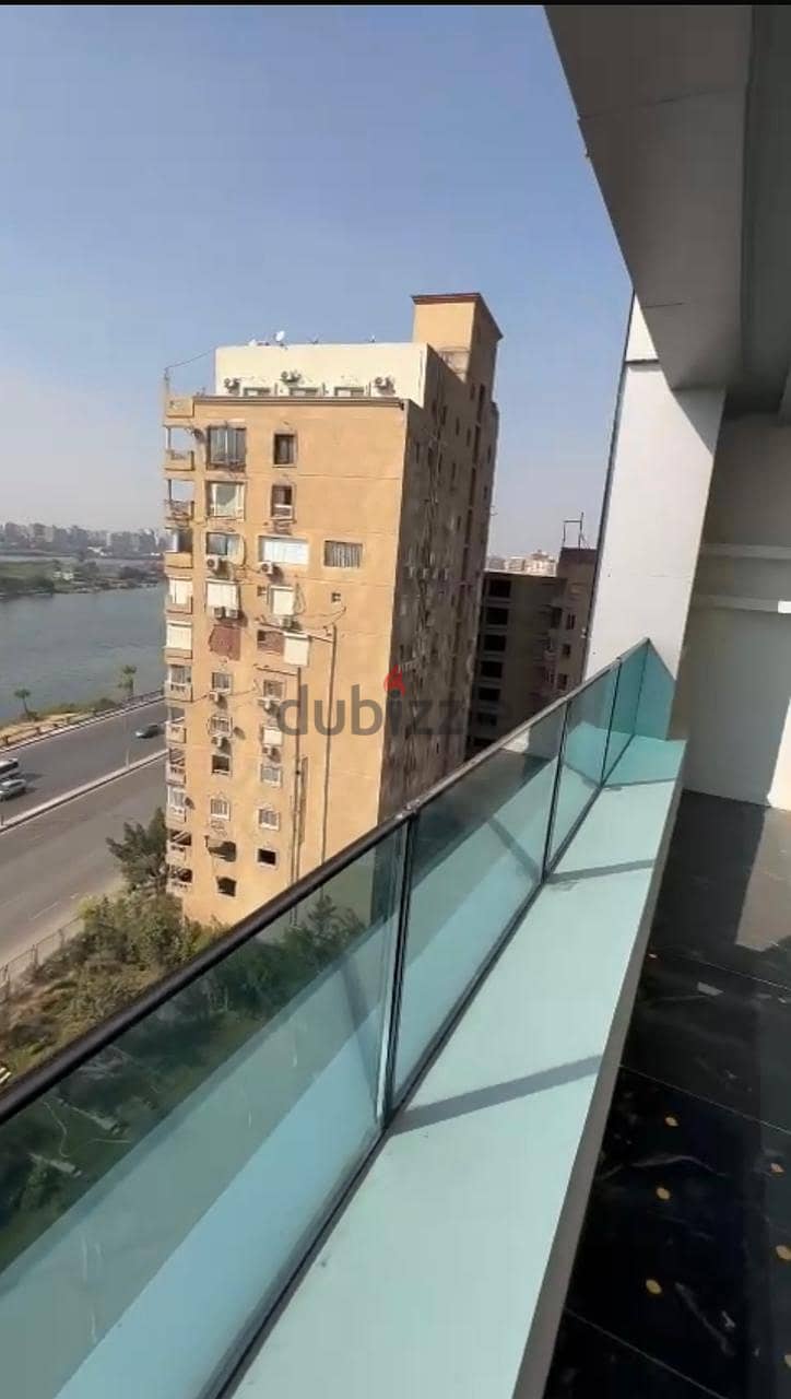 For sale, an apartment directly on the Nile on Maadi Corniche, fully finished with furniture and appliances, immediate receipt in installments over 5 9