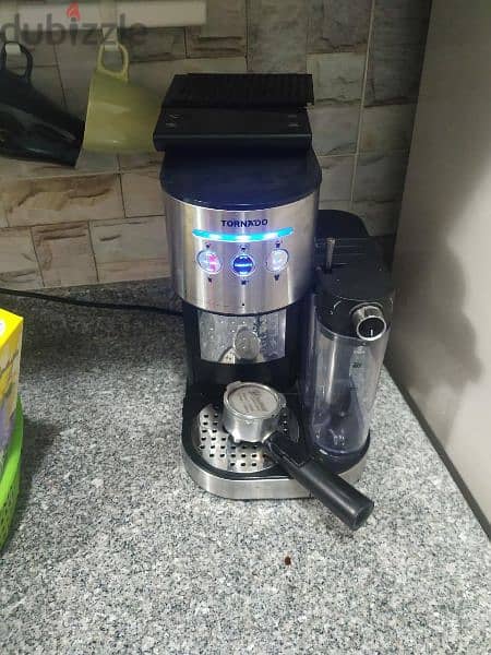 ماكينة قهوة اسبريسو تورنيدو استخدام خفيف جدااا 8 شهور فقط بكرتونتها 0