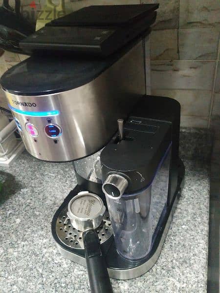ماكينة قهوة اسبريسو تورنيدو استخدام خفيف جدااا 8 شهور فقط بكرتونتها 1