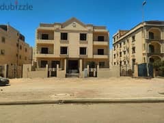 شقة متكرر للبيع بمنطقة الفيلات بالحي التاسع بمدينة الشيخ زايد من المالك