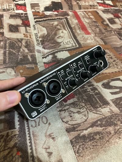 behringer audio interface U-phoria UMC202