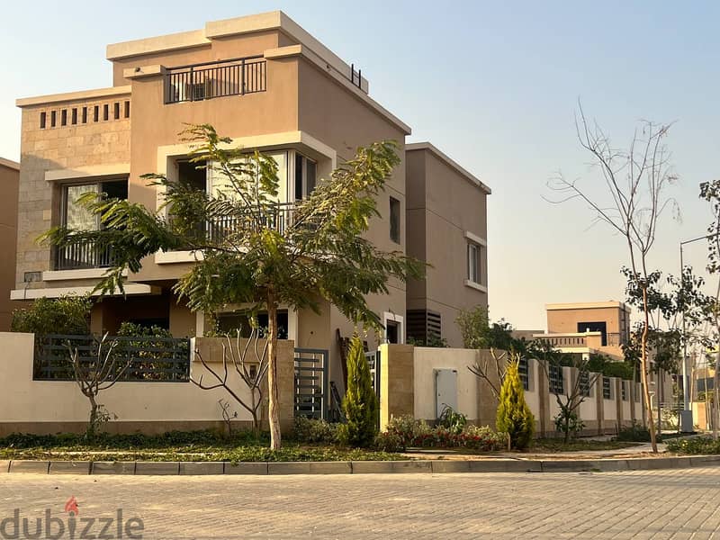 Separate villa, 3 floors + garden, at the best price and a 42% discount for sale in the Taj City Compound within a phase of all villas 1