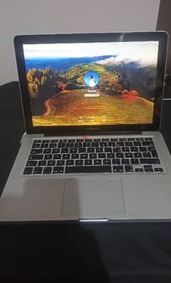 MacBook pro 2012 13 inch معاة الكارتونة بتاعتو