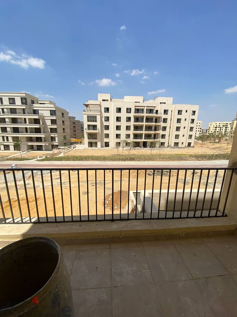 Apartment for rent at Owest شقة للإيجار في كمبوند أويست موقع مميز 2