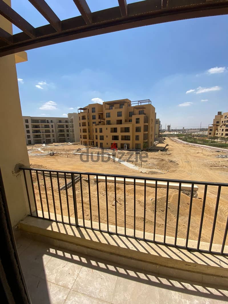 Apartment for rent at Owest شقة للإيجار في كمبوند أويست موقع مميز 5