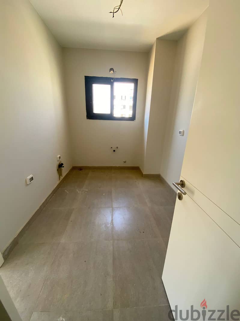 Apartment for rent at Owest شقة للإيجار في كمبوند أويست موقع مميز 6