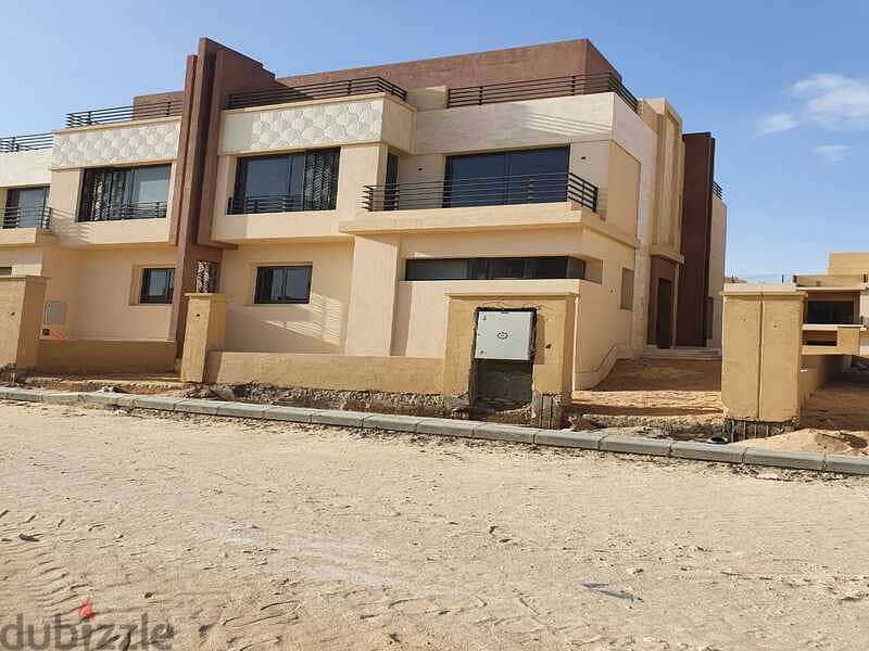 Twin House for rent in Alma compound close to arkan Area: 240 m 4
