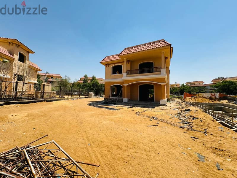 A villa for sale in Madinaty, detached and unfinished, with the best view. It is fully paid off and has the largest land area for its model 0