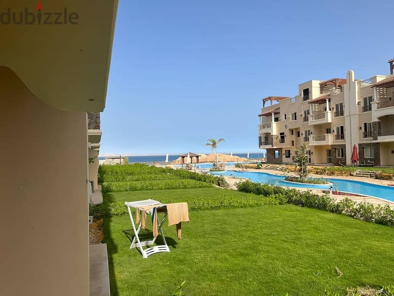 I own a fully finished villa with immediate receipt, first row on the sea, in front of the windmills, minutes from Porto Sokhna. 5