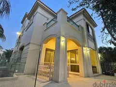 Town house villa 275m corner for sale,Ready to move ,in La Vista El Patio Prime alshrouk , With a 20% down payment and installments over 5 years