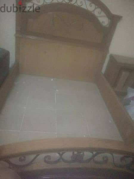 سرير كبير عرضه 160 سم خشب زان 0