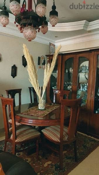 dining table with 6 chairs and the نيش 4